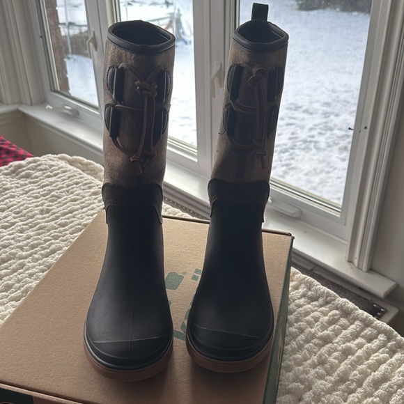 Kamik Abigail Boots for Winter and Rain - Picture 4 of 5